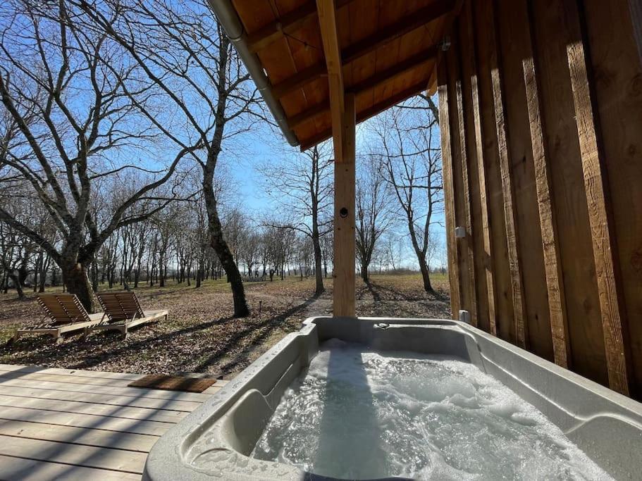 Dome Insolite Lichen Jacuzzi Et Petits-Dejeuners Inclus Gondrin Exterior foto